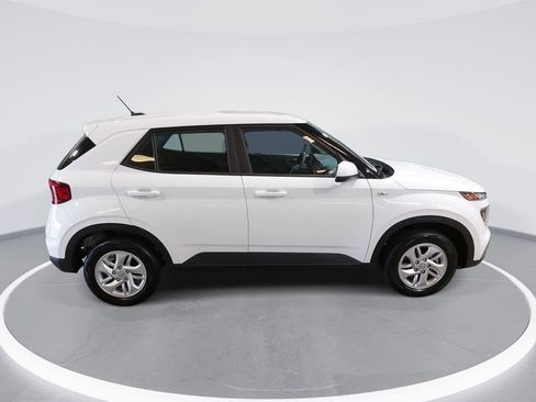 Certified 2025 Hyundai Venue SE FWD image 4