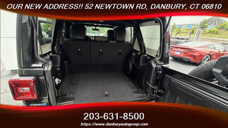Used 2021 Jeep Wrangler Unlimited Sahara w/ Cold Weather Group AWD/4WD image 28