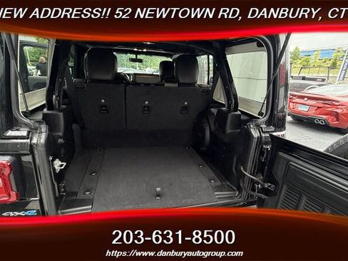Used 2021 Jeep Wrangler Unlimited Sahara w/ Cold Weather Group AWD/4WD image 28