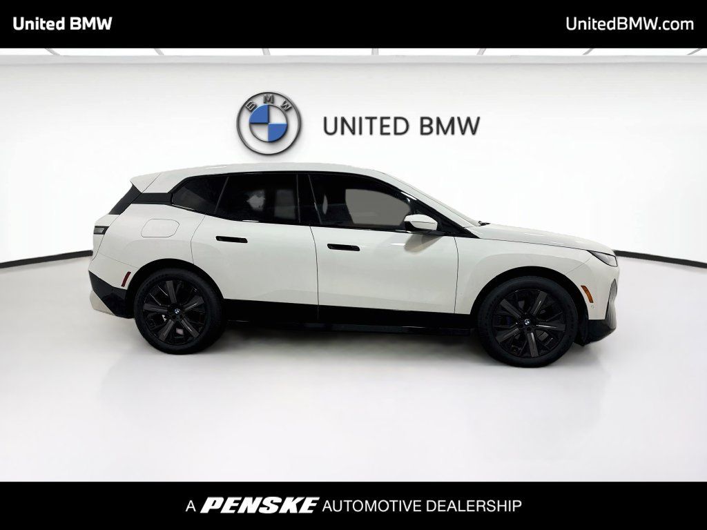 Certified 2024 BMW iX xDrive50 w/ Premium Package AWD/4WD image 4
