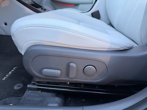 Used 2025 Hyundai Kona Limited image 11