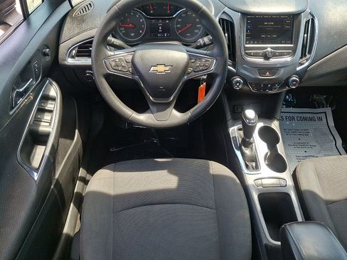 Used 2019 Chevrolet Cruze LS w/ LS Convenience Package FWD image 11