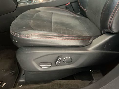 Used 2018 Ford Explorer XLT w/ Equipment Group 202A image 12