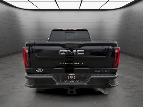 New 2025 GMC Sierra 3500 Denali Ultimate AWD/4WD image 4