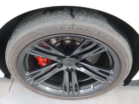 Used 2019 Chevrolet Camaro ZL1 RWD image 3