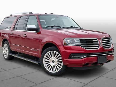Used 2015 Lincoln Navigator L w/ Equipment Group 101A Reserve image 4