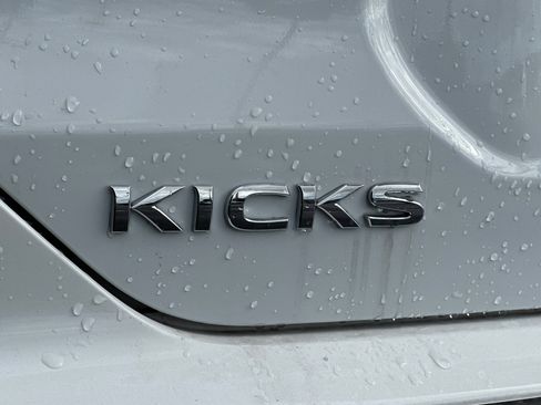 New 2025 Nissan Kicks S image 26