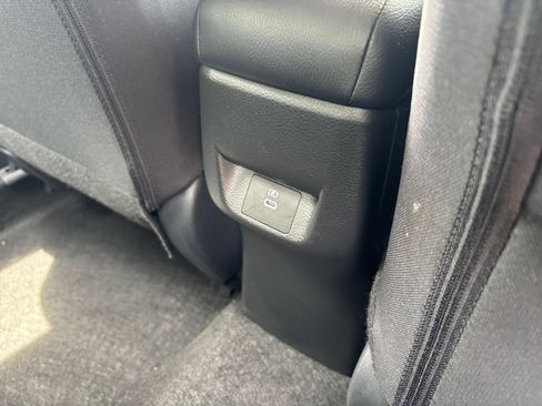 Used 2025 Nissan Versa SV FWD image 21