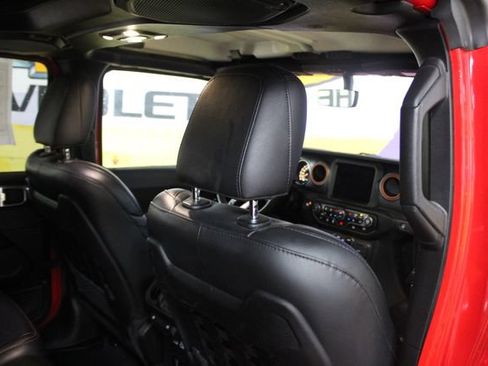 Used 2023 Jeep Gladiator Mojave w/ LED Lighting Group AWD/4WD image 12