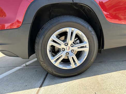 Used 2024 GMC Terrain SLE image 11