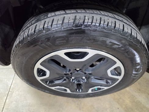 Used 2016 Jeep Renegade Trailhawk AWD/4WD image 14
