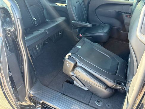 Used 2026 Chrysler Pacifica Select FWD image 27