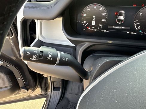 Used 2024 Land Rover Defender 110 S image 28