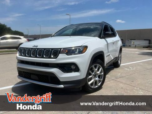 Used 2025 Jeep Compass Limited AWD/4WD image 1