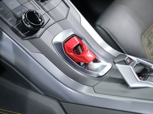 Used 2019 Lamborghini Huracan LP 580-2 image 25