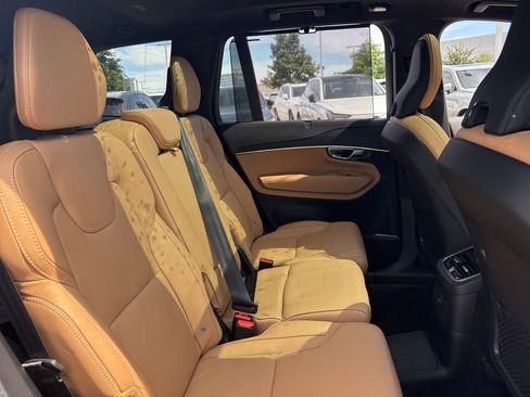 Used 2023 Volvo XC90 T8 Ultimate AWD/4WD image 11