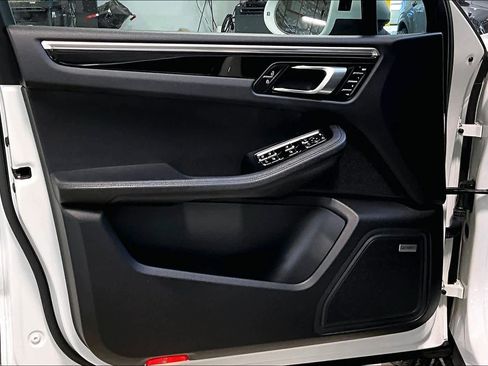 Used 2021 Porsche Macan S image 21