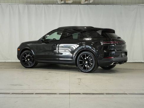 Certified 2025 Porsche Cayenne AWD/4WD image 3