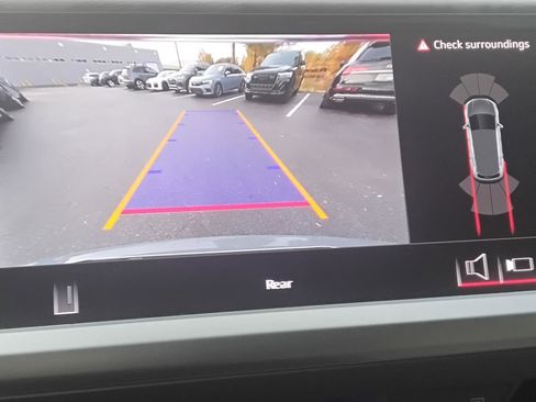 Used 2025 Audi Q4 e-tron Premium image 28