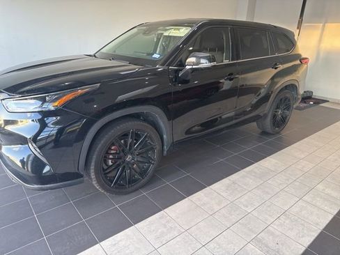 Used 2022 Toyota Highlander L image 1