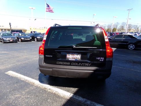 Used 2004 Volvo V70 image 3