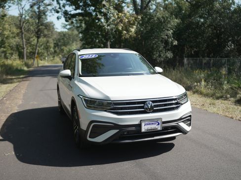 Used 2024 Volkswagen Tiguan S image 2