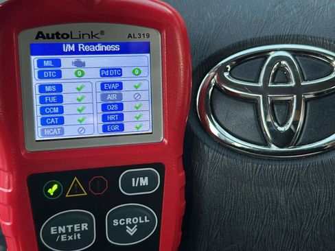 Used 2015 Toyota Prius Three image 15