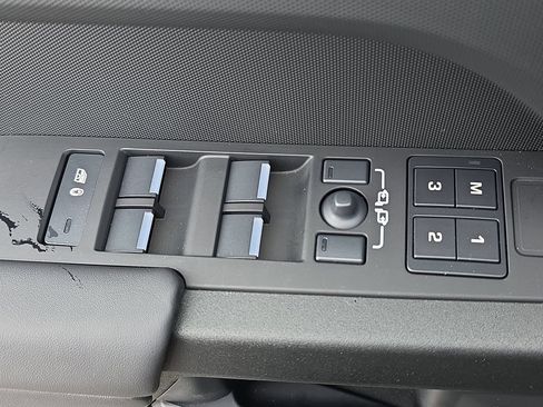Used 2025 Land Rover Defender 110 AWD/4WD image 28