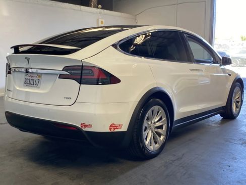 Used 2018 Tesla Model X 75D image 4