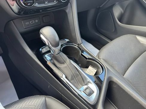 Used 2023 Buick Encore GX Essence w/ Experience Buick Package FWD image 11