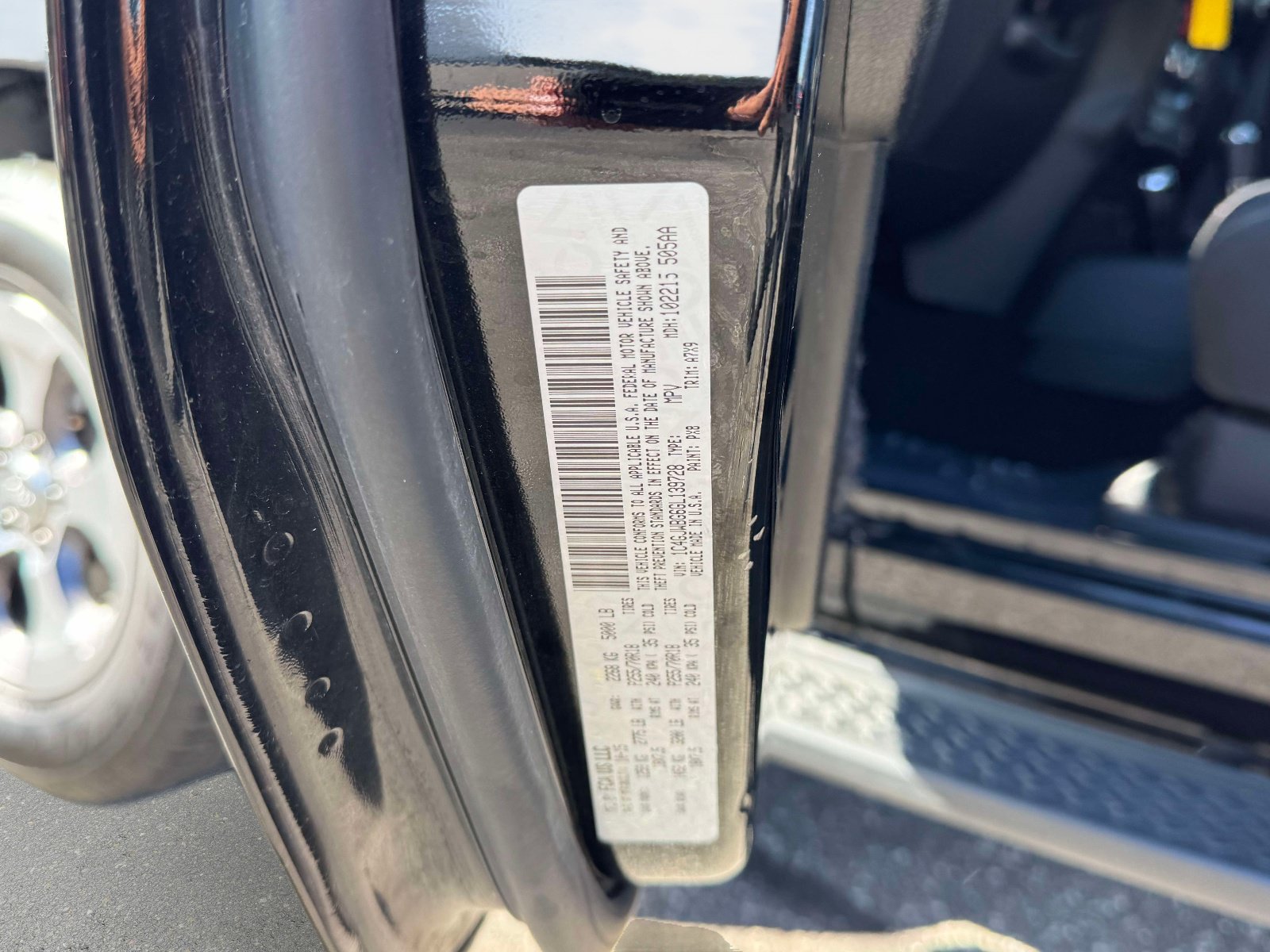 Used 2016 Jeep Wrangler Sahara w/ Connectivity Group AWD/4WD image 27