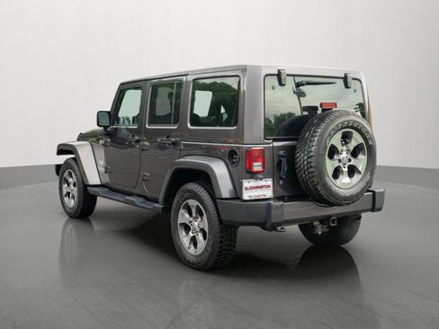 Used 2017 Jeep Wrangler Unlimited Sahara w/ Connectivity Group AWD/4WD image 5