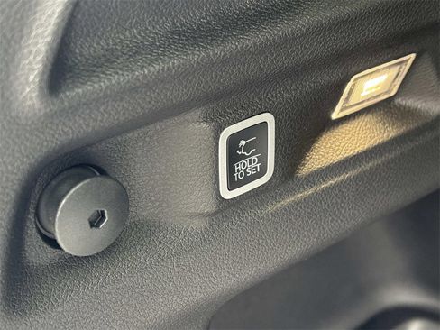 New 2025 Jeep Grand Cherokee L Altitude image 18