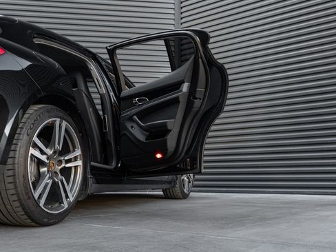 Certified 2016 Porsche Panamera image 34
