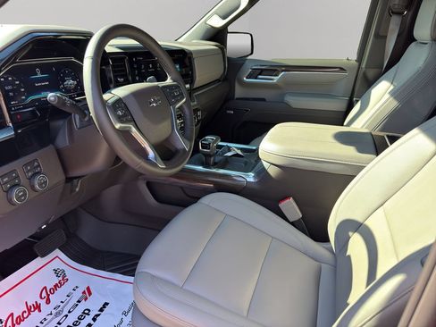 Used 2025 Chevrolet Silverado 1500 RST w/ RST All Star Premium Package AWD/4WD image 4