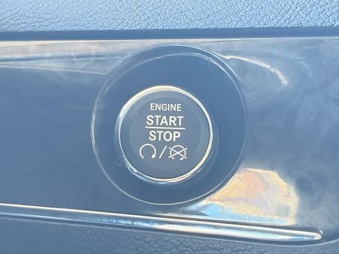 Used 2016 Chrysler Town & Country Touring w/ Driver Convenience Group FWD image 28