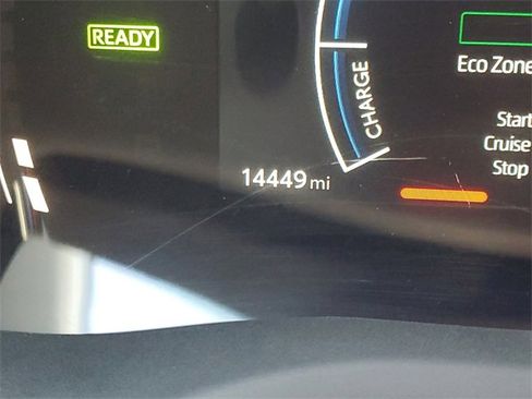 Used 2025 Toyota Camry SE w/ Convenience Package image 25