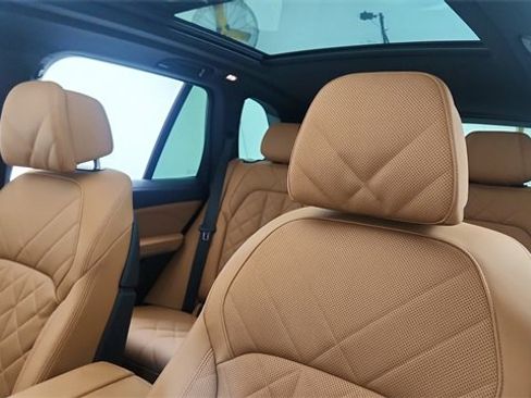 Used 2025 BMW X5 sDrive40i w/ M Sport Package image 34