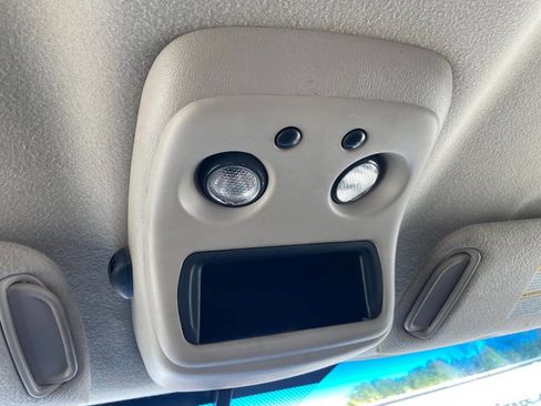 Used 2005 GMC Sierra 3500 SLT w/ Heavy-Duty Power Package image 38