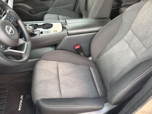 Used 2024 Nissan Rogue SV FWD image 29