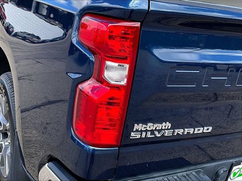 Used 2022 Chevrolet Silverado 1500 LT AWD/4WD image 27