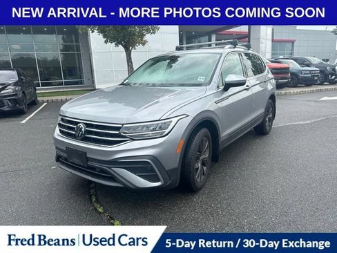 Used 2024 Volkswagen Tiguan SE w/ Panoramic Sunroof Package AWD/4WD image 8
