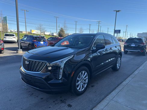 Used 2023 Cadillac XT4 Luxury w/ Cold Weather Package image 7