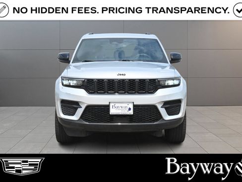 Used 2023 Jeep Grand Cherokee Altitude AWD/4WD image 2