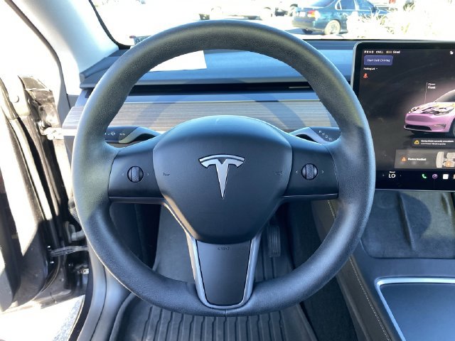 Used 2025 Tesla Model Y Long Range RWD image 30