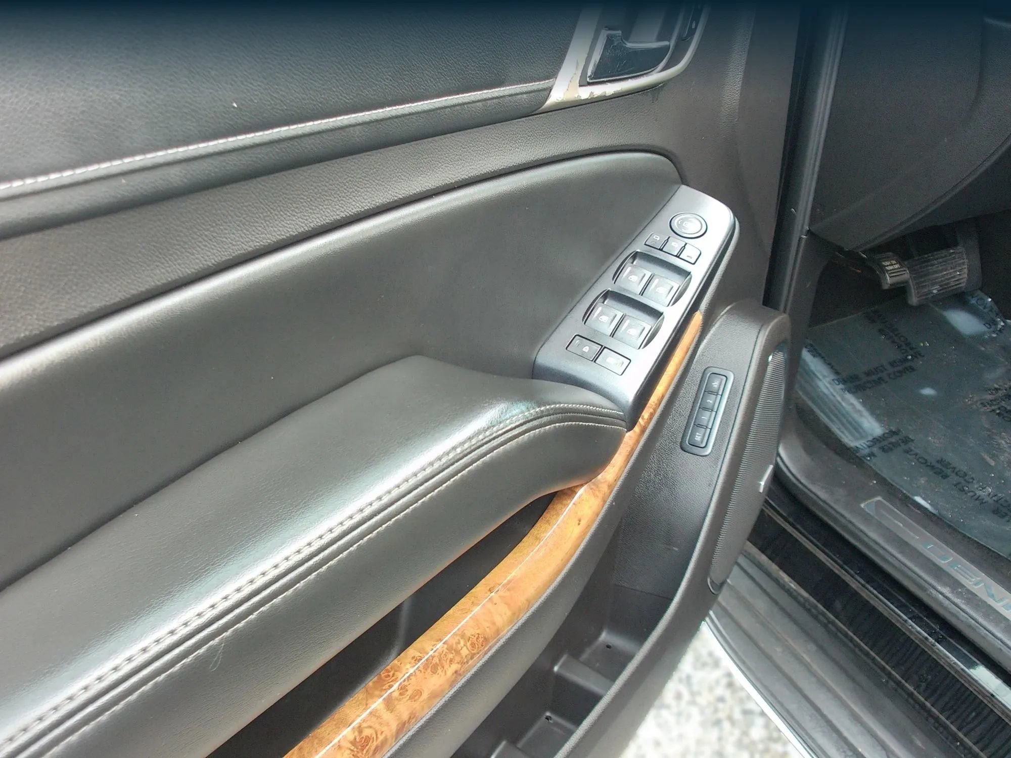 Used 2015 GMC Yukon XL Denali w/ Open Road Package RWD image 11