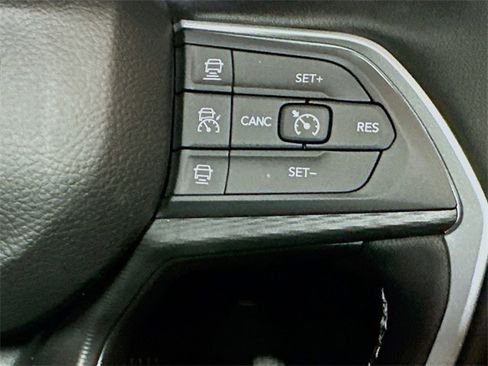 New 2025 Jeep Grand Cherokee Altitude image 29