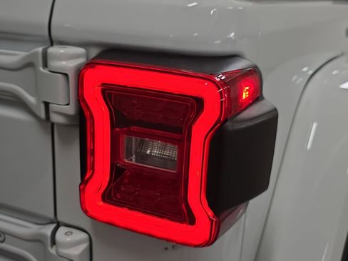 Used 2021 Jeep Wrangler Unlimited Rubicon image 31