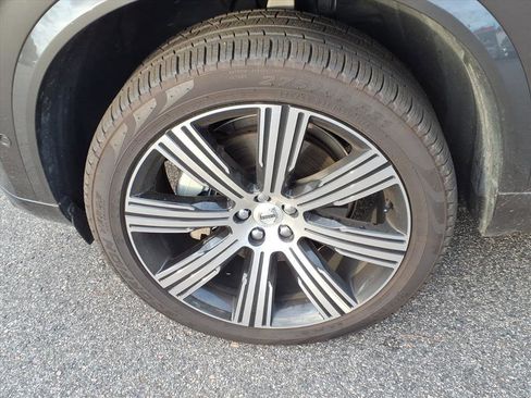 Used 2025 Volvo XC90 B6 Ultra w/ Protection Package Premier image 11