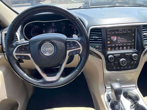 Used 2016 Jeep Grand Cherokee Limited AWD/4WD image 2